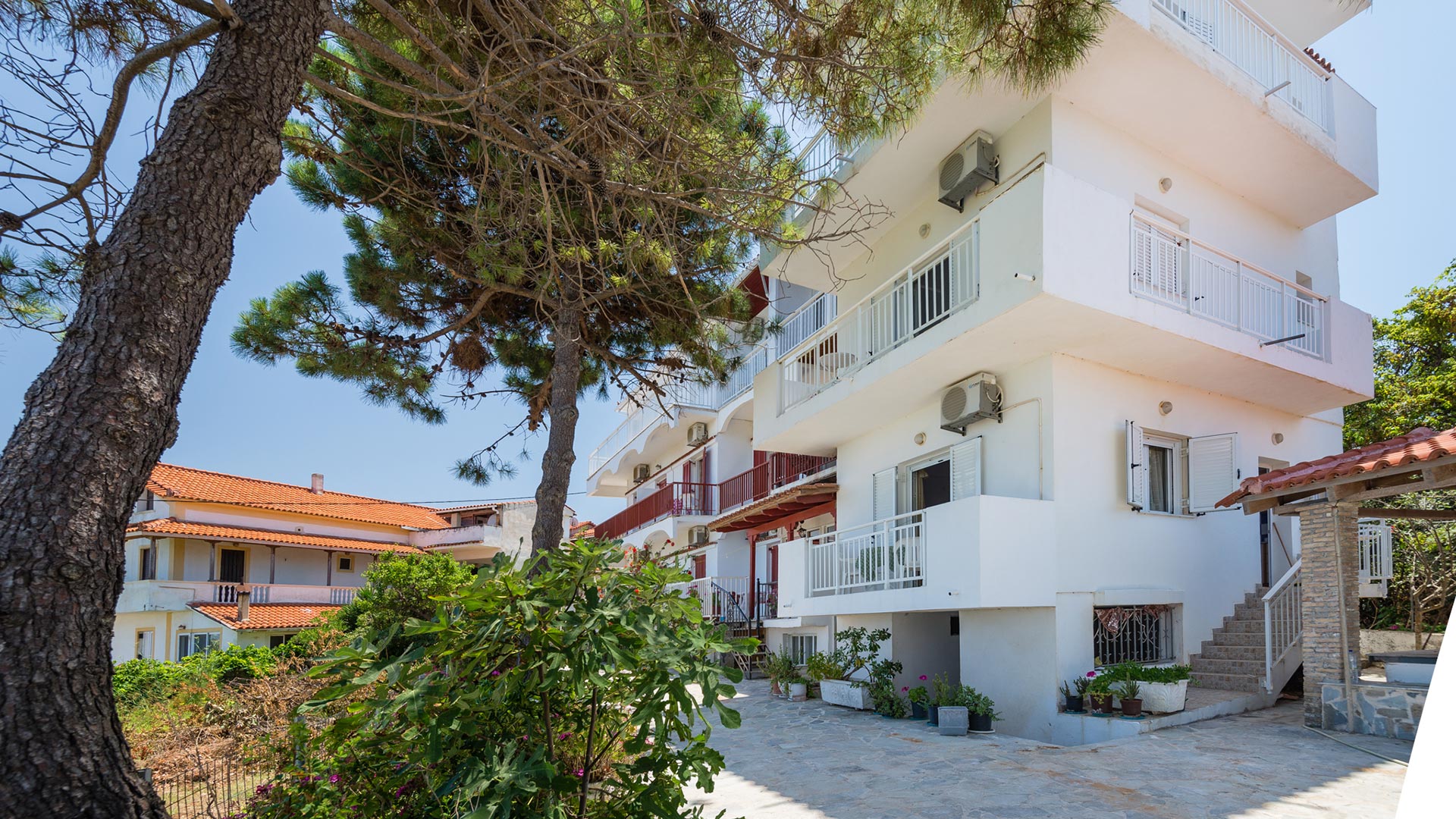 LAGANAS STUDIOS & APARTMENTS ZANTE ZAKYNTHOS GREECE